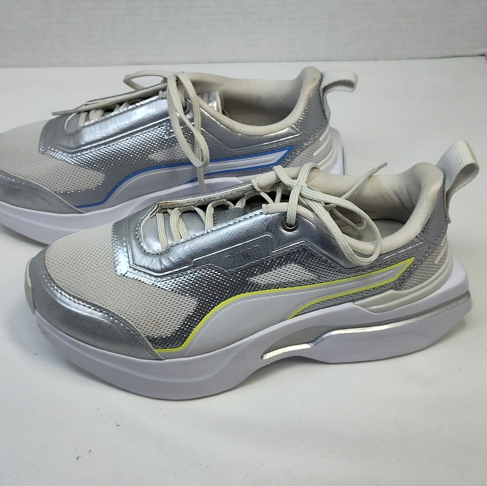 Puma Women's Kosmo Rider Silver and White Metallic Sneakers Size 6